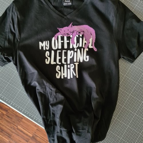 My official Sleeping Shirt Katze -Plotterdatei